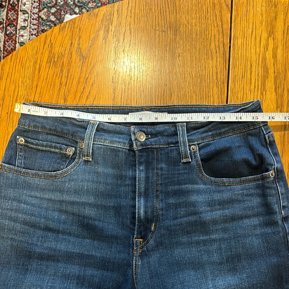 Woman’s Levi 726 Flare Jeans - Picture 7 of 7